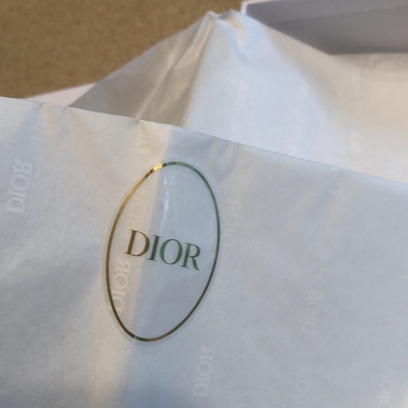 DIOR LARGE COUTURE GIFT BOX AND EXTRAS - Picture 11 of 16